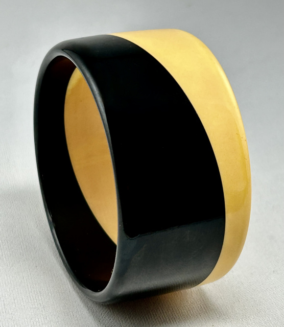 AB131 Dombek black and yellow diagonal laminate bakelite bangle