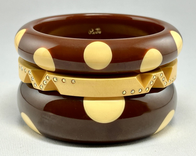 AB119 Pantti chocolate/custard dots bakelite bangles