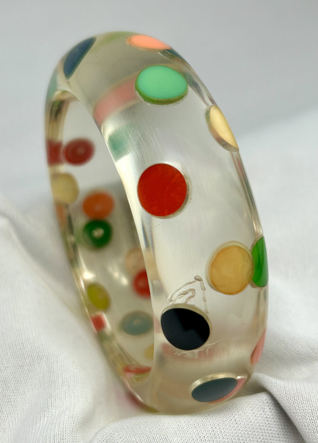 AB137 Teresa clear lucite/bakelite confetti dots bangle