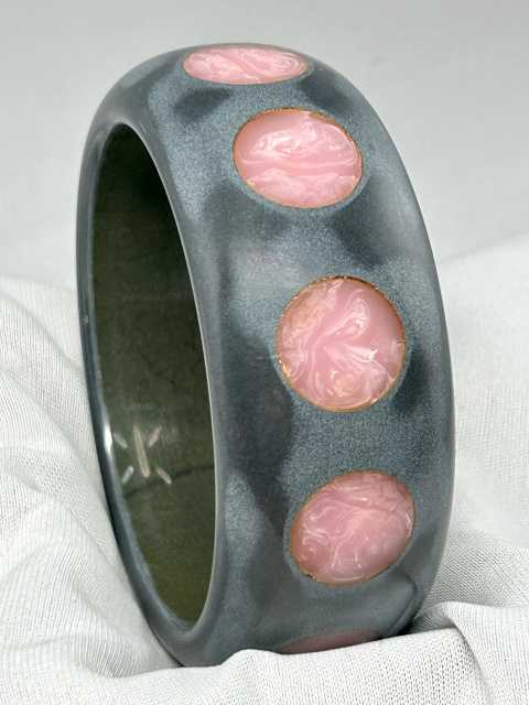 AB202 K Kronimus mottled grey granite/pink dots bangle
