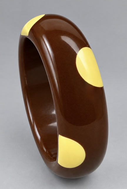 AB119 Pantti chocolate/custard dots bakelite bangles