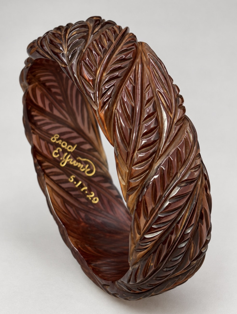 AB182 Elrink leaf carved purple prystal bangle