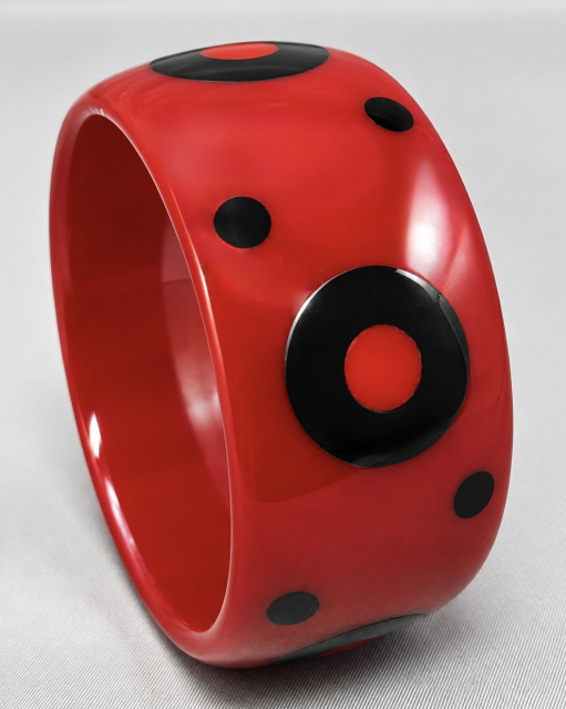 APK7 Atelier Papillon wide crimson red bakelite bangle with black and red bullseye dots 