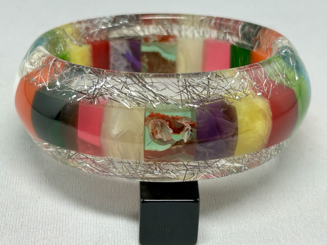 Atelier Papillon saucer bangle features a center row of a wide variety of bakelite blocks and border