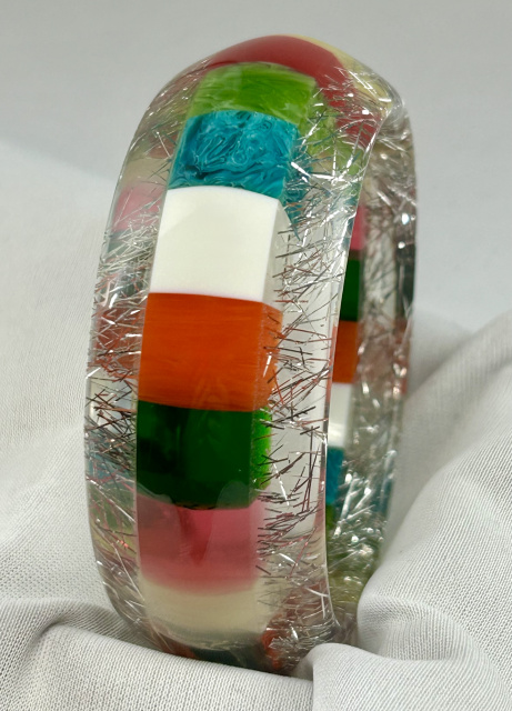 AP8 bakelite blocks with silver glitter lucite border bangle
