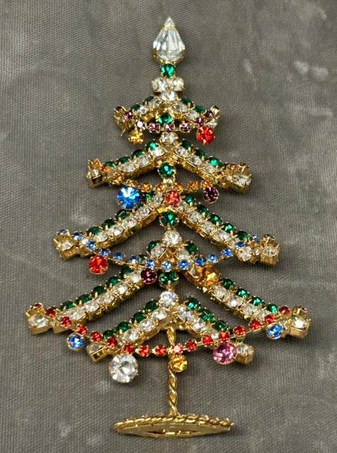 CHR29 garland standing xmas tree pin