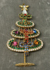 CHR18 bow standing xmas tree pin